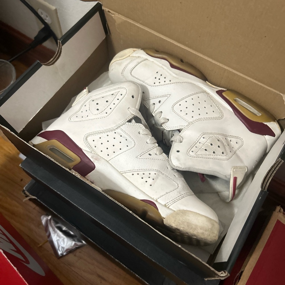 Jordan Retro 6 OG maroon